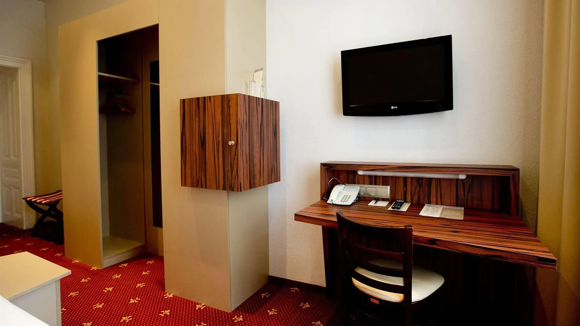 Hotel Fuerst Metternich Вена 3*,  Австрия